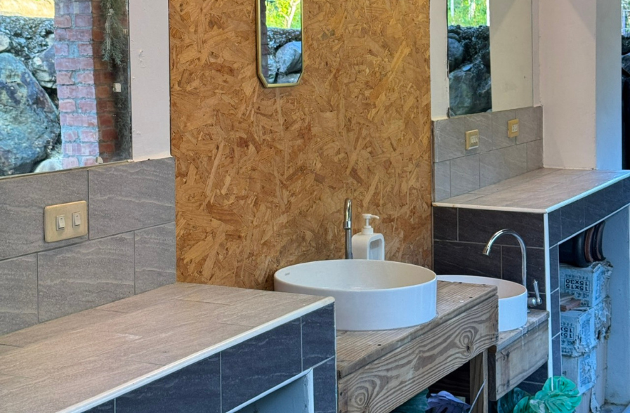 南投露營場地浴室洗手台設施