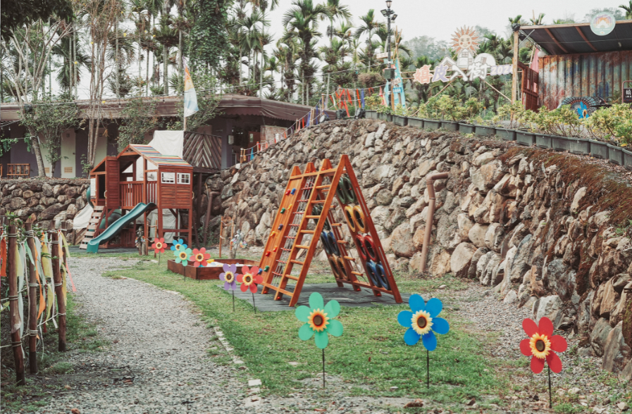 南投露營場地兒童遊樂區與滝滑梯