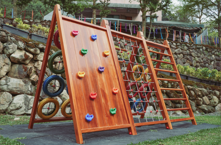 南投露營場地攻岩牆設施