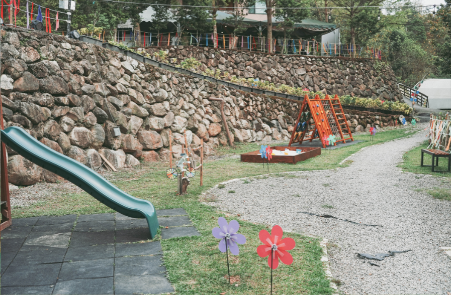 南投露營場地兒童遊樂區全景